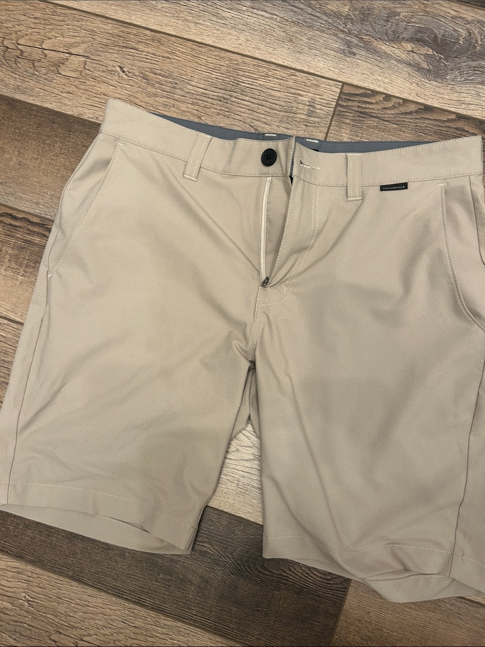 Travis Matthew Hybrid Short 32 9”